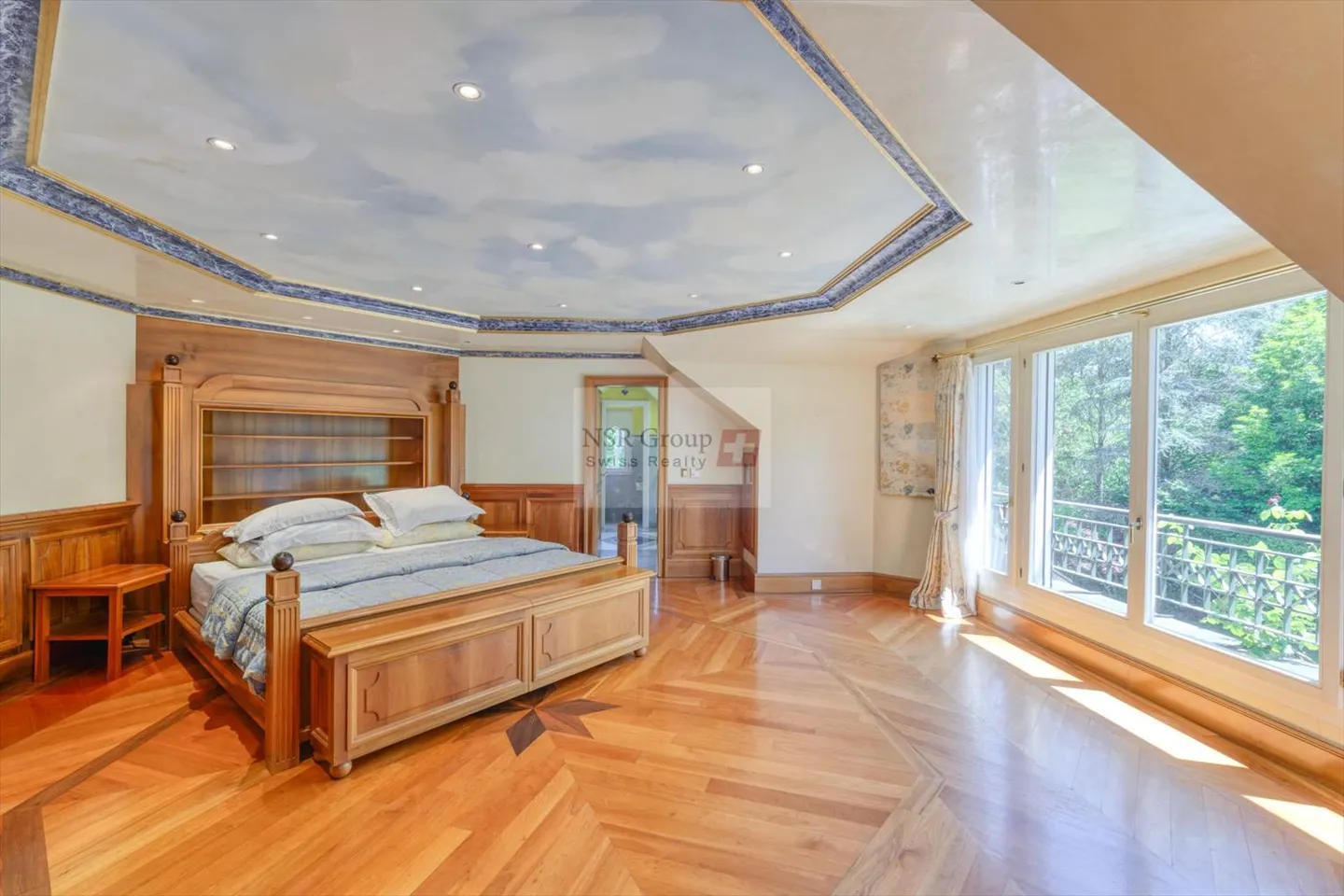 Luxurious property with character in an exceptional environment - Photo 7 of 11