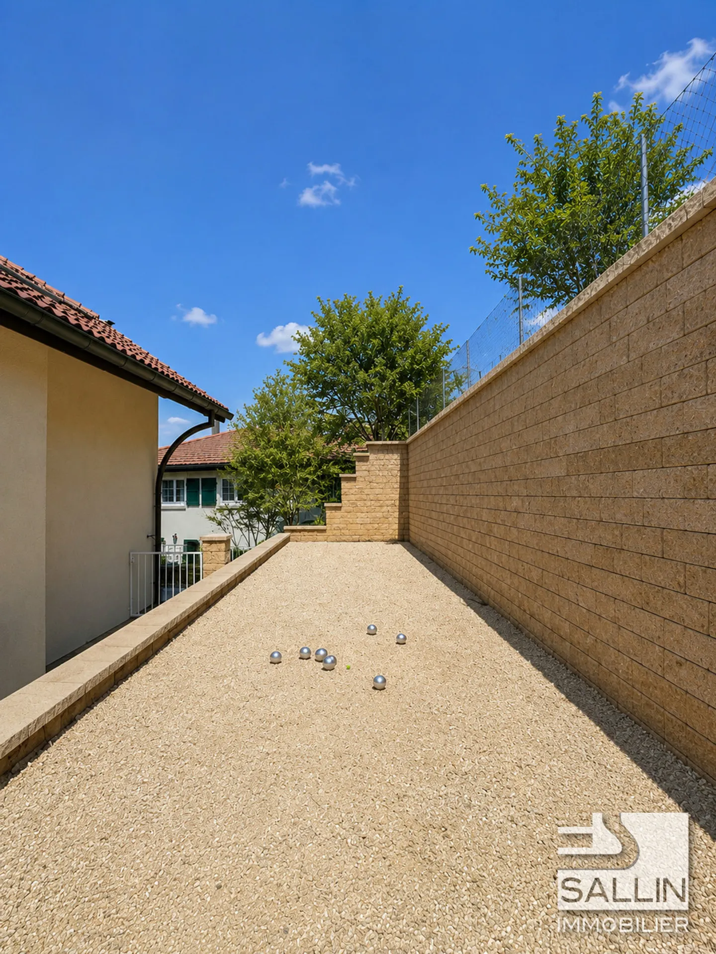 Elegant property with 6½ rooms of approx. 250 m², pool, spa and garage - Photo 12 of 12