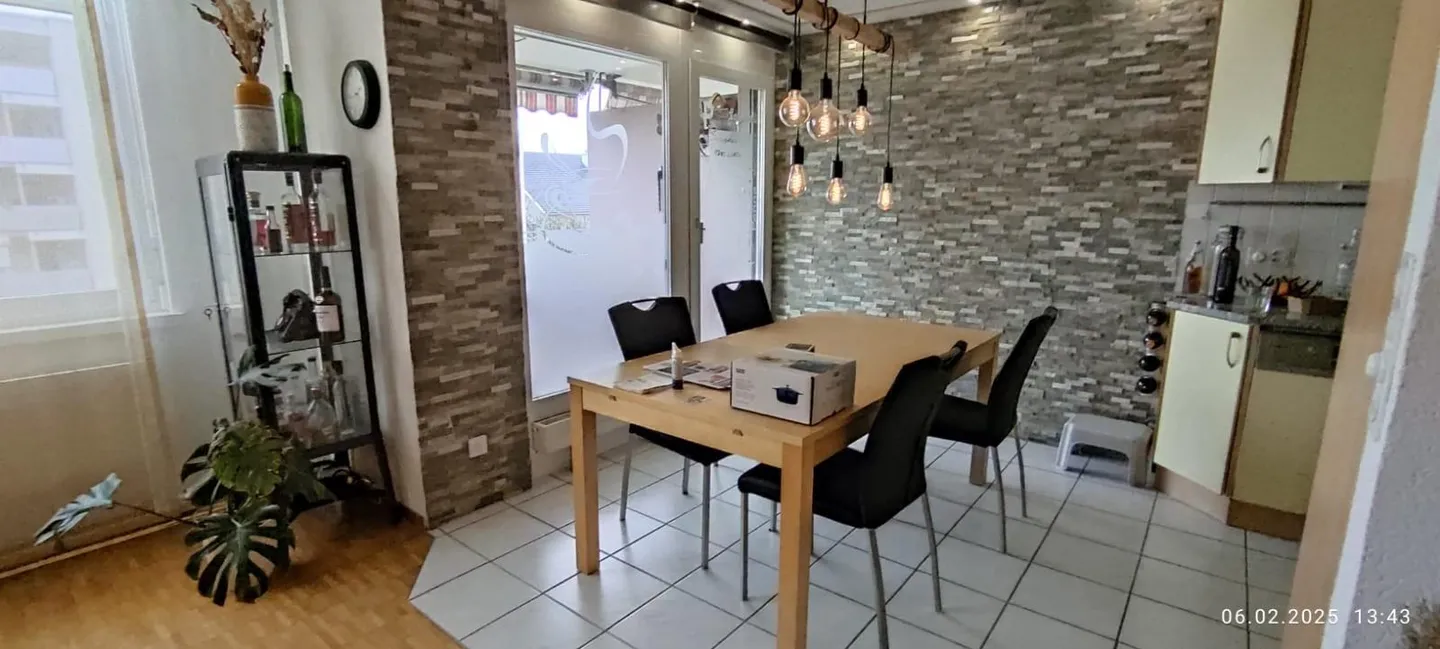 Bellissimo appartamento 4.5 stanze recentemente ristrutturato - Foto 1 di 18