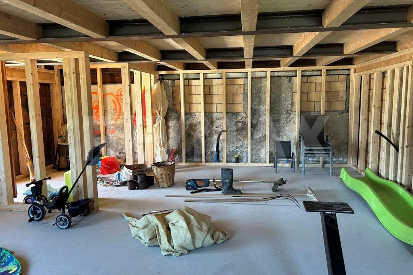 Opportunité unique à Mastrils – Terrain spacieux de 1781m² avec un potentiel polyvalent - Photo 5 sur 12