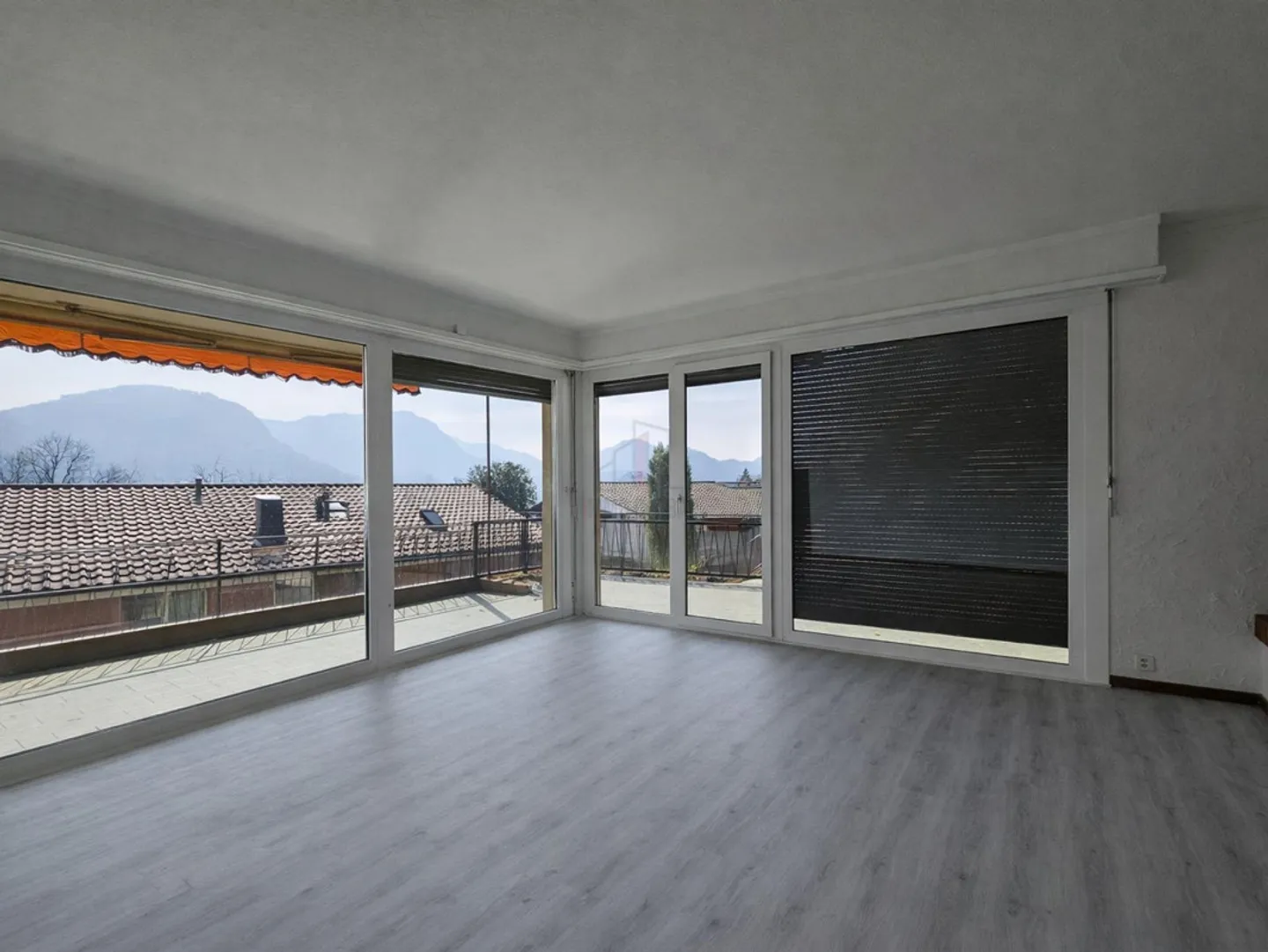 Appartamento ristrutturato con terrazza - Foto 4 di 12