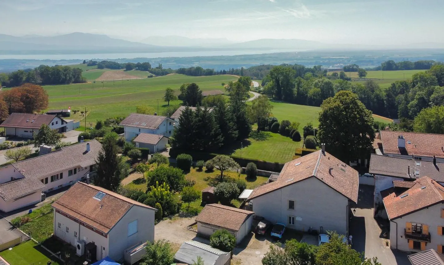 Exclusive opportunity in Arzier-le-Muids for investors or developers - Photo 9 of 13