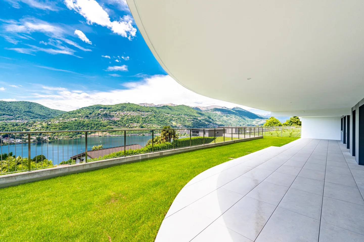 Nuovo appartamento di 4,5 locali in zona prestigiosa con vista lago - Foto 1 di 15