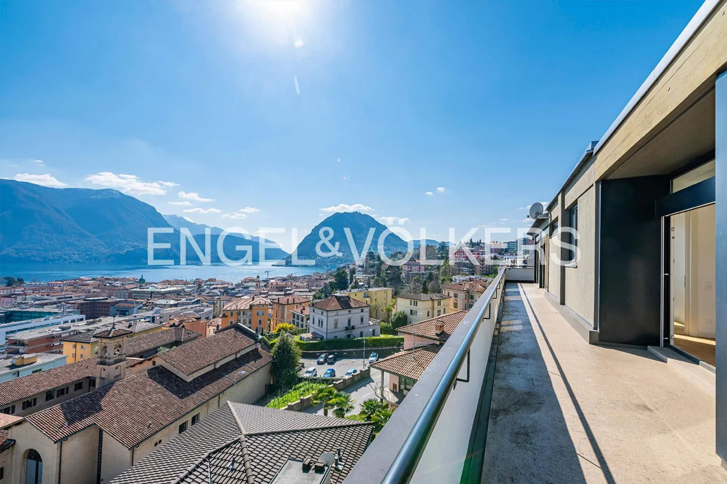 Penthouse with lake view in central location - Photo 1 of 13