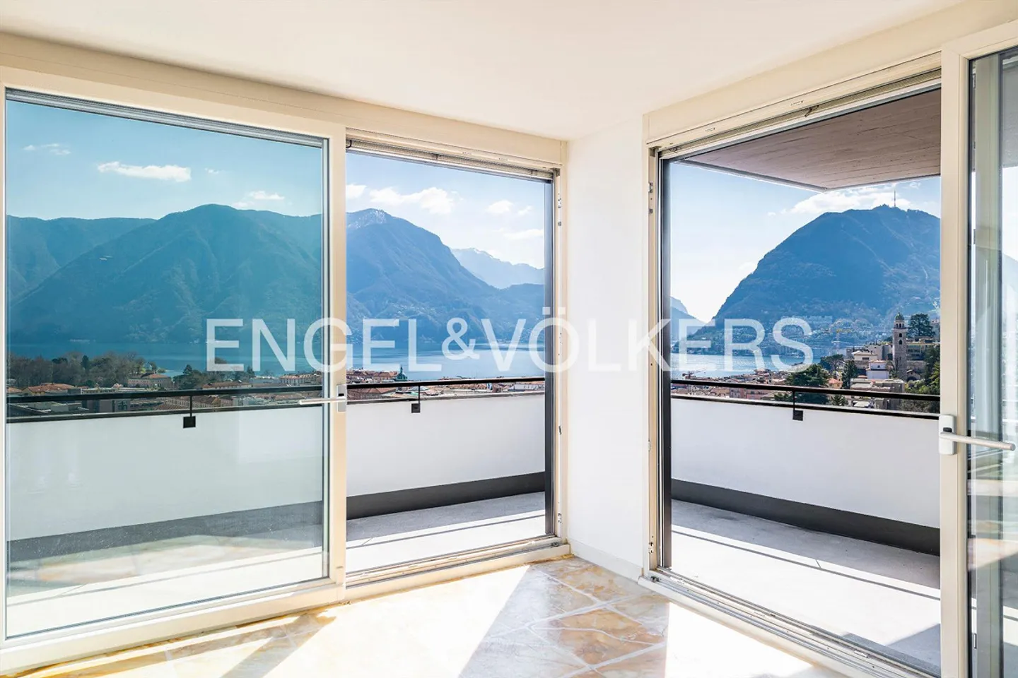 Penthouse with lake view in central location - Photo 4 of 13