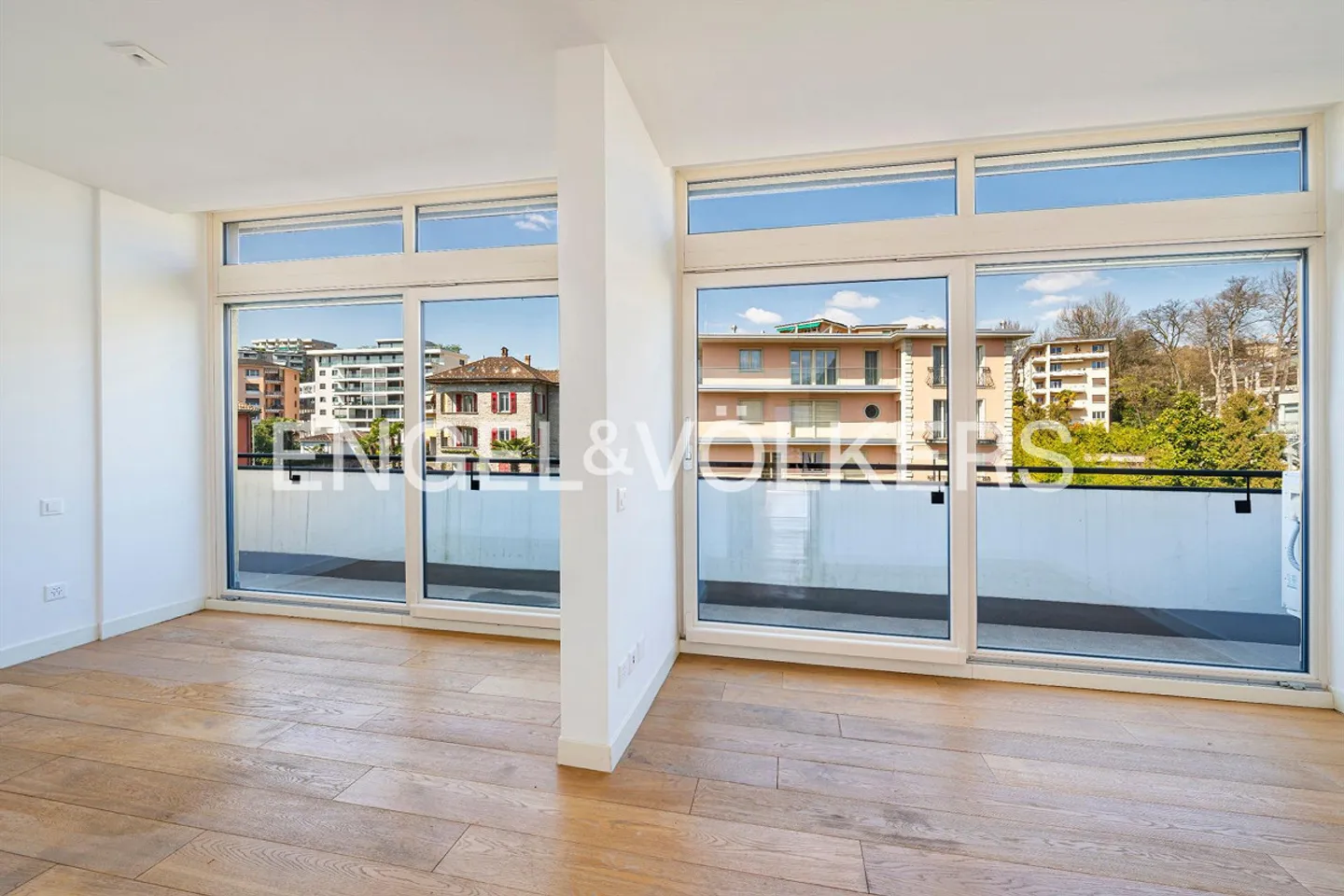 Penthouse with lake view in central location - Photo 8 of 13