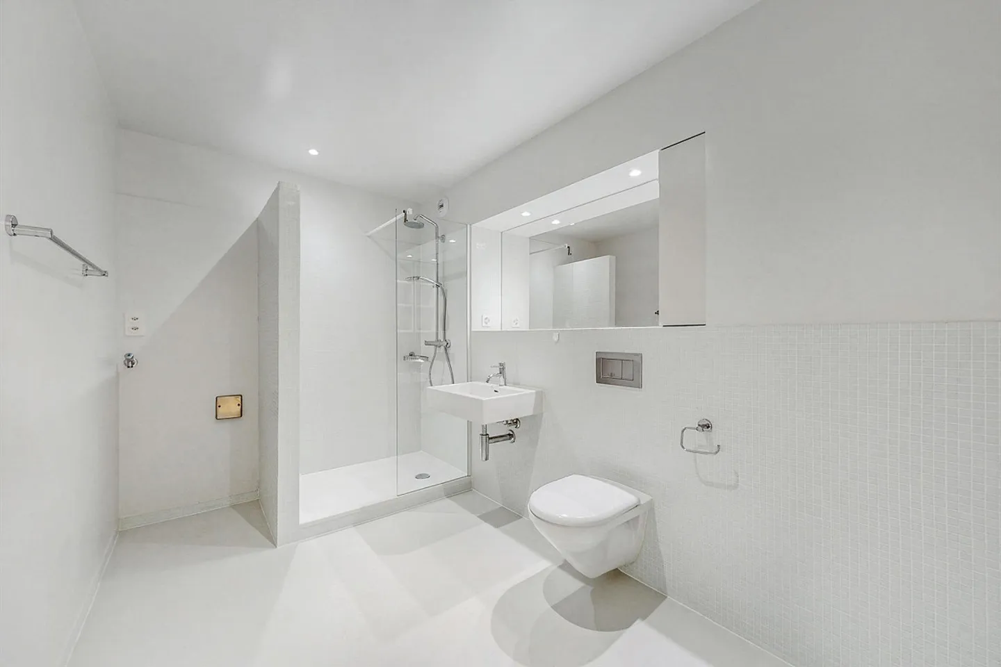 A stone's throw from the center - Photo 6 of 7