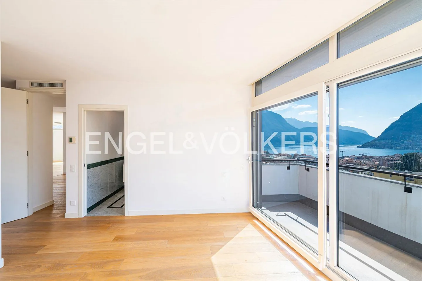 Penthouse with lake view in central location - Photo 10 of 13