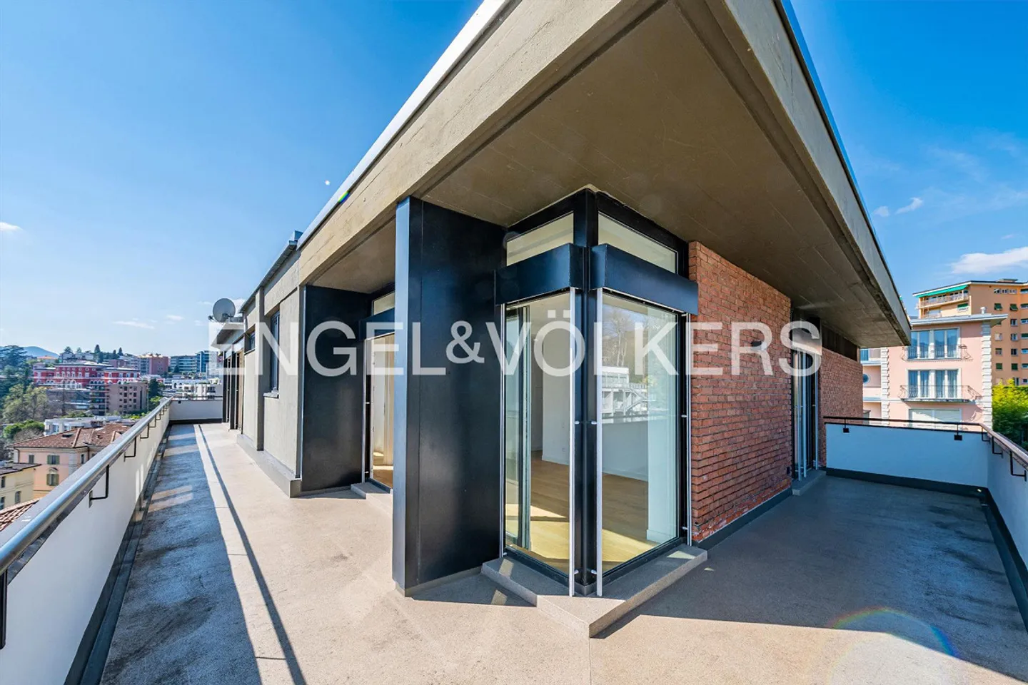 Penthouse with lake view in central location - Photo 12 of 13