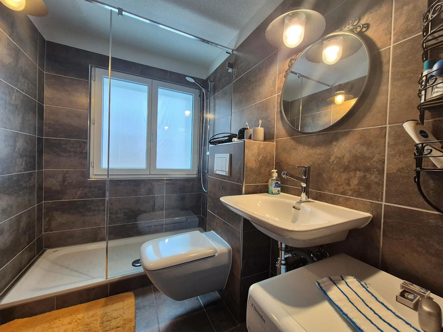 Appartement meublé de 2,5 pièces dans un emplacement central - Photo 4 sur 5