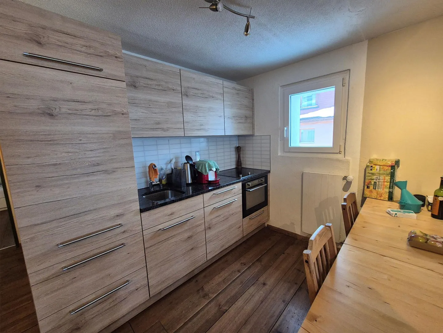 Appartement meublé de 2,5 pièces dans un emplacement central - Photo 2 sur 5