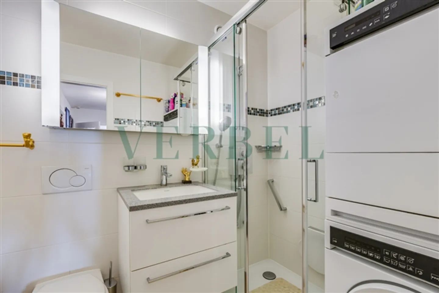 Appartement lumineux de 3,5 pièces au 9ème étage avec vue sur le lac Léman - Photo 6 sur 7