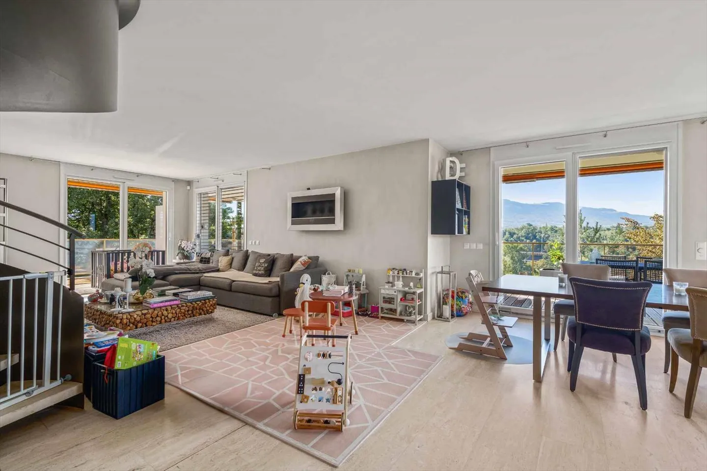 Duplex en pignon avec balcon et terrasse en rooftop - Photo 2 sur 10