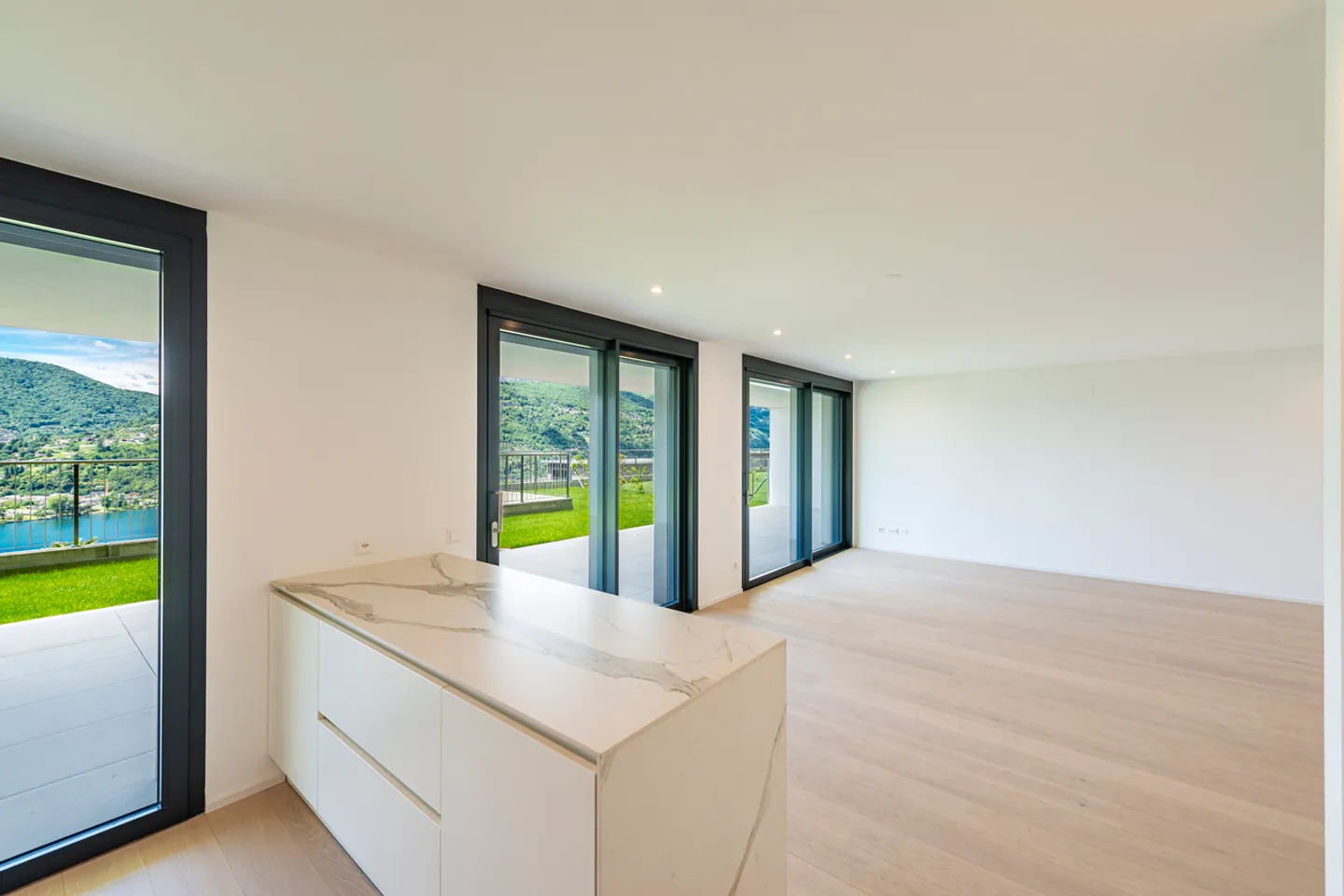 Nuovo appartamento di 4,5 locali in zona prestigiosa con vista lago - Foto 7 di 15