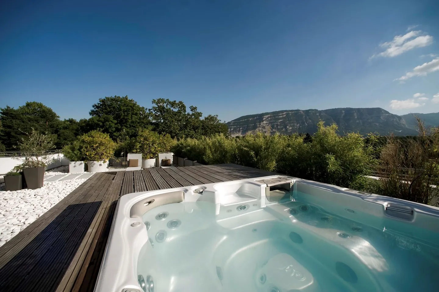 Duplex en pignon avec balcon et terrasse en rooftop - Photo 1 sur 10