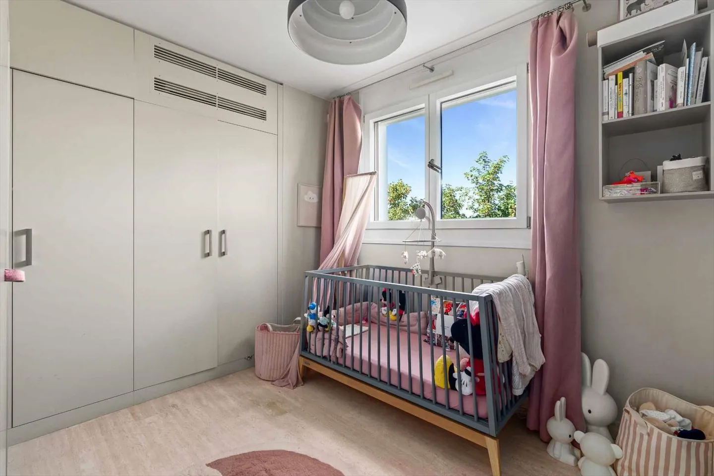 Duplex en pignon avec balcon et terrasse en rooftop - Photo 9 sur 10