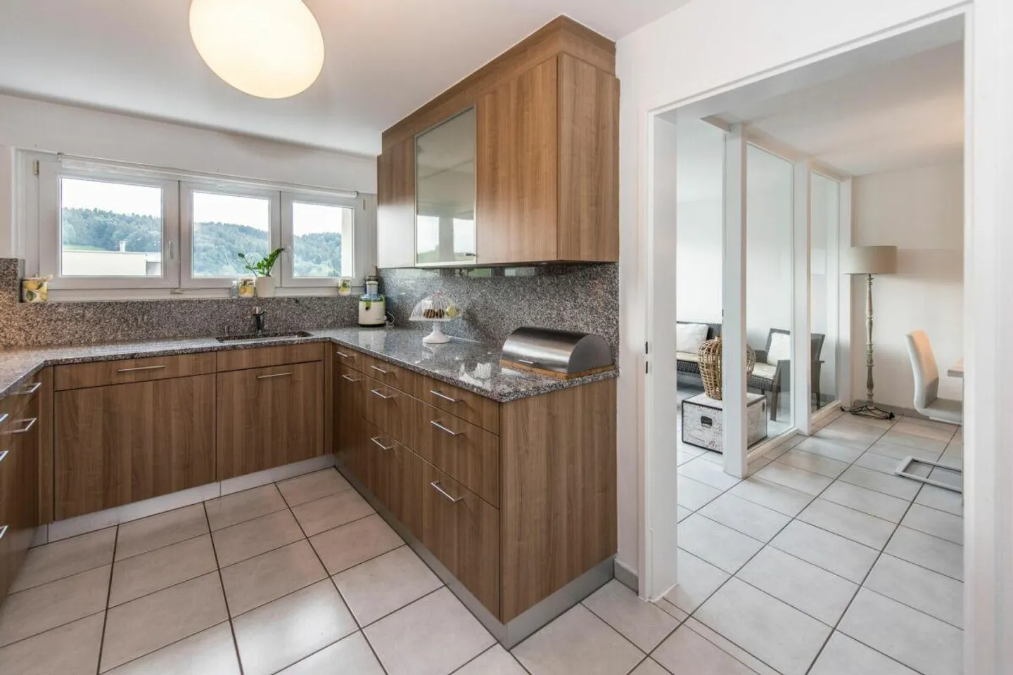 Spacious 5.5-room family apartment in the popular Bruggeregg neighborhood - Photo 5 of 21