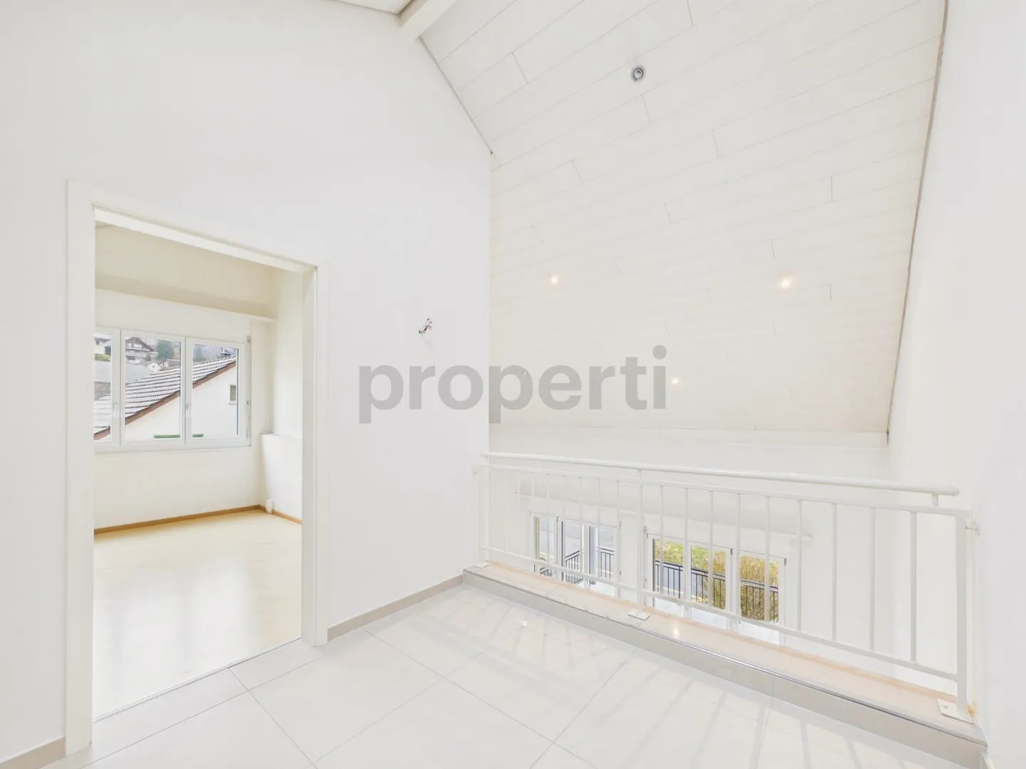 Spacious Maisonette Apartment - Photo 10 of 11