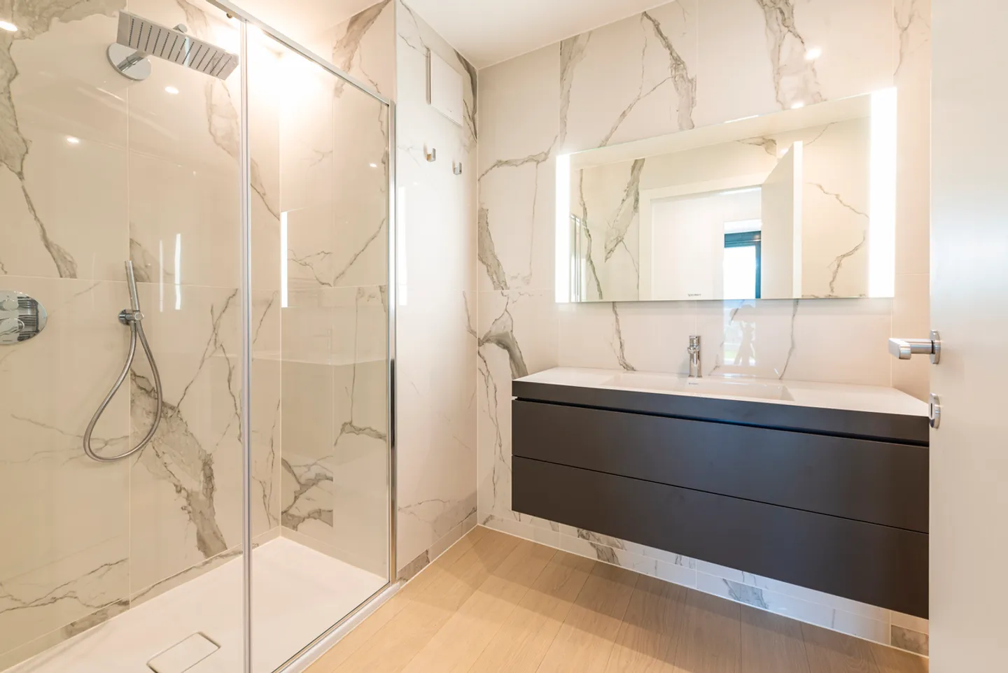 Nuovo appartamento di 4,5 locali in zona prestigiosa con vista lago - Foto 10 di 15