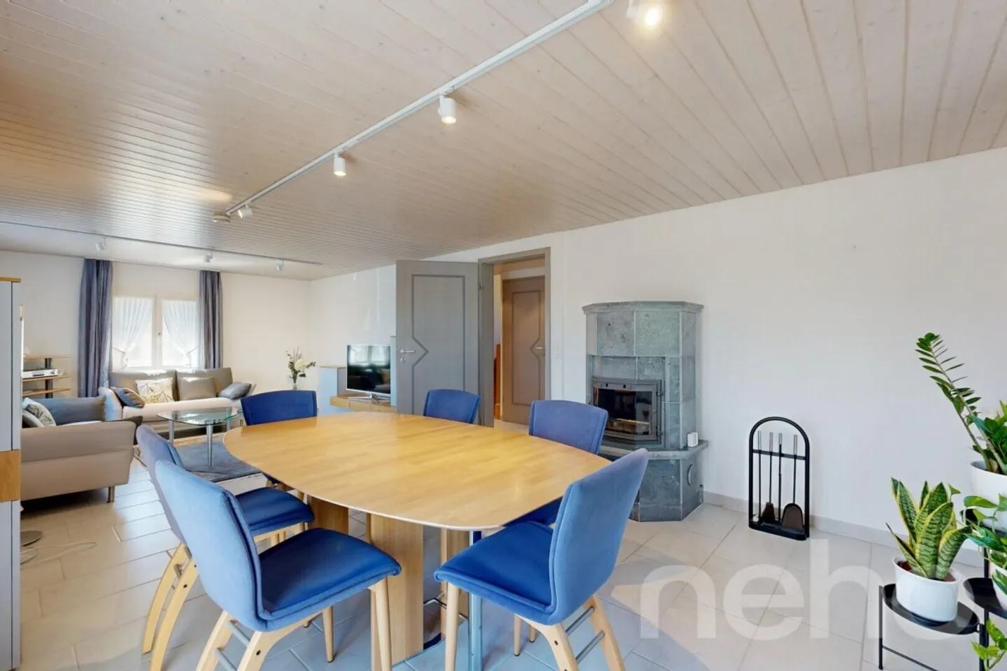 Charming Single Family Home - Photo 4 of 11
