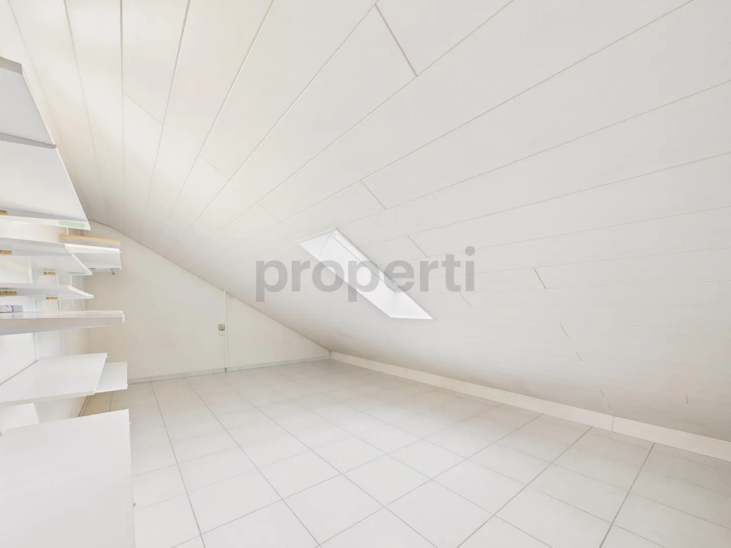 Spacious Maisonette Apartment - Photo 9 of 11