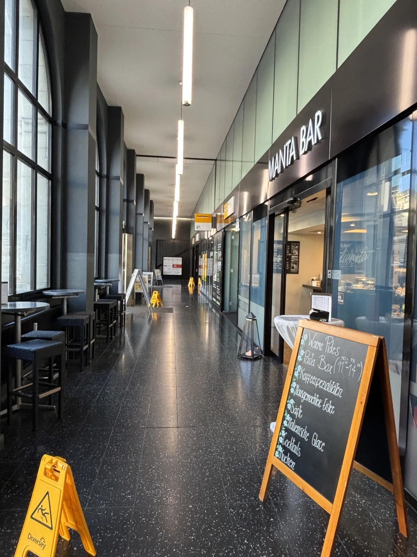 TOP area nell'edificio postale storico EG/ZG - Foto 4 di 13