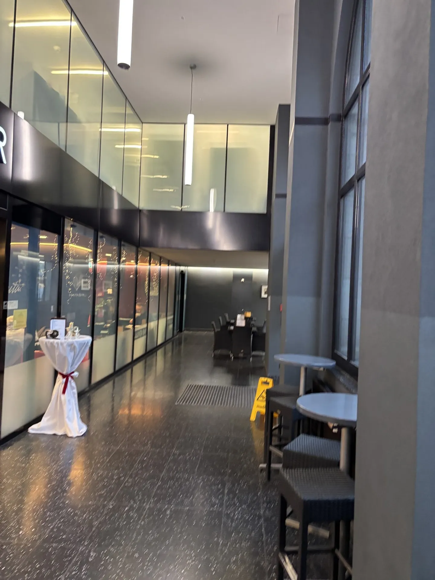 TOP area nell'edificio postale storico EG/ZG - Foto 5 di 13