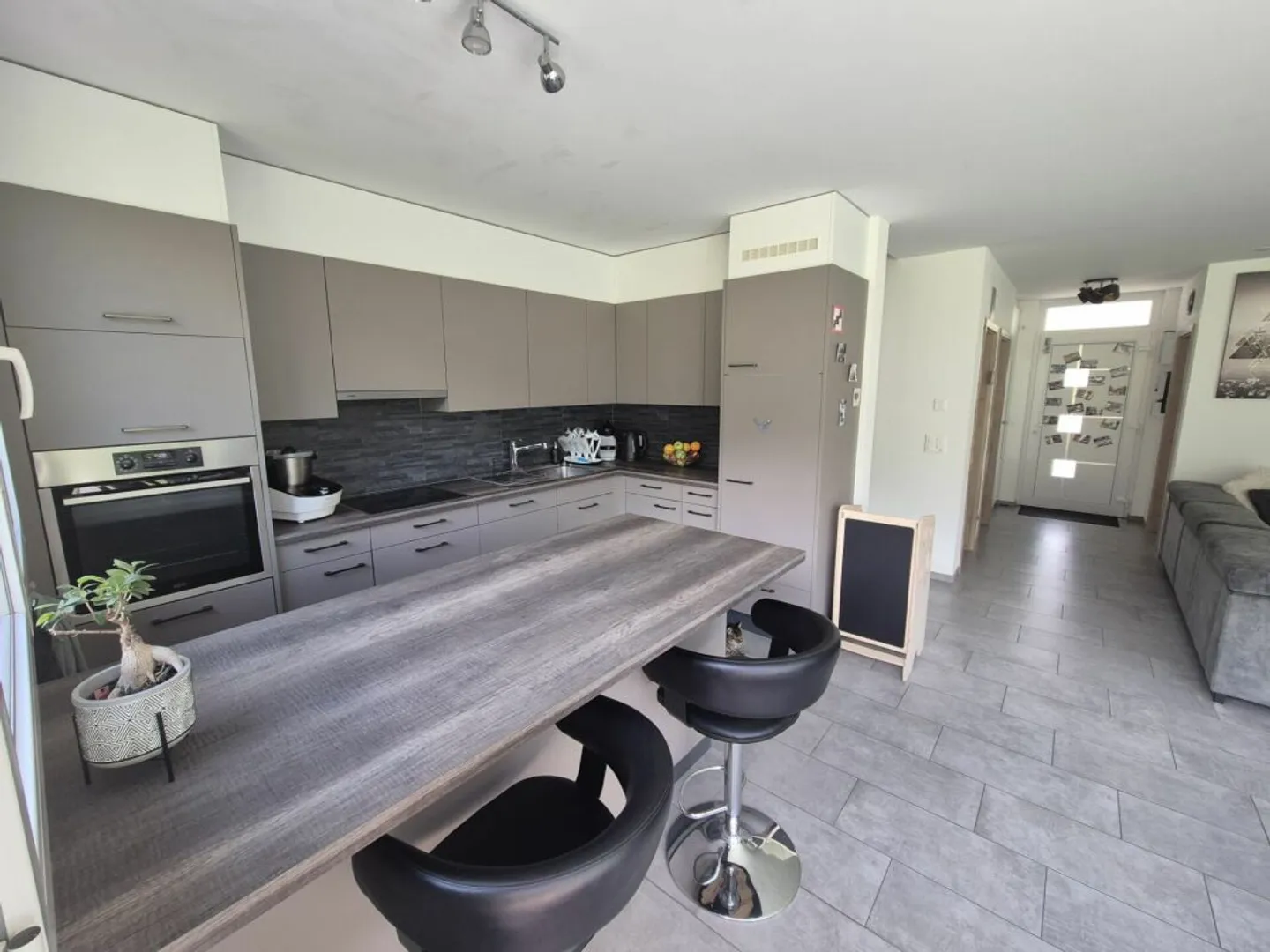 Maison Jumelée Moderne - Photo 2 sur 7