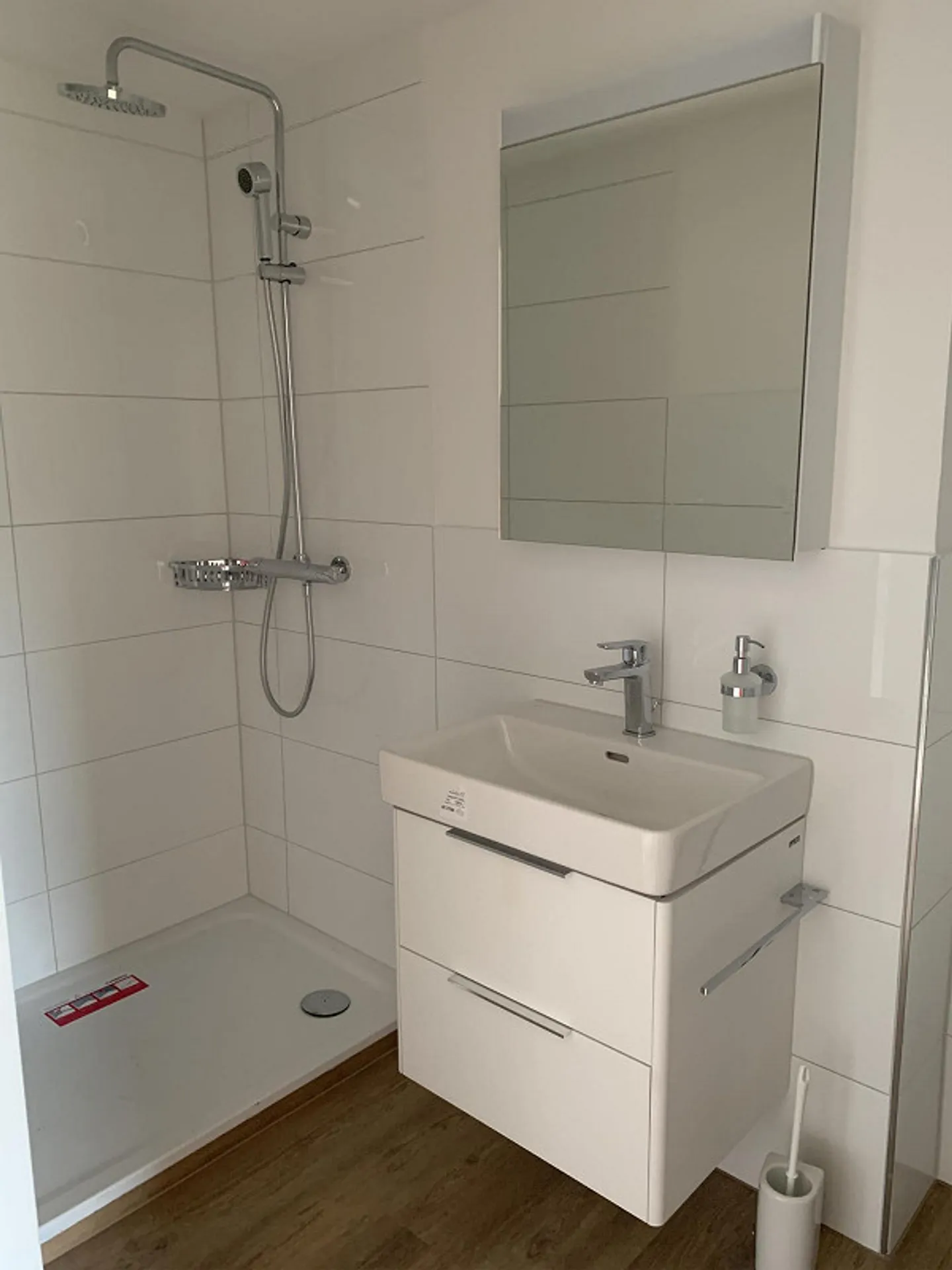 Geräumige Wohnung mit Balkonen - Foto 3 von 6