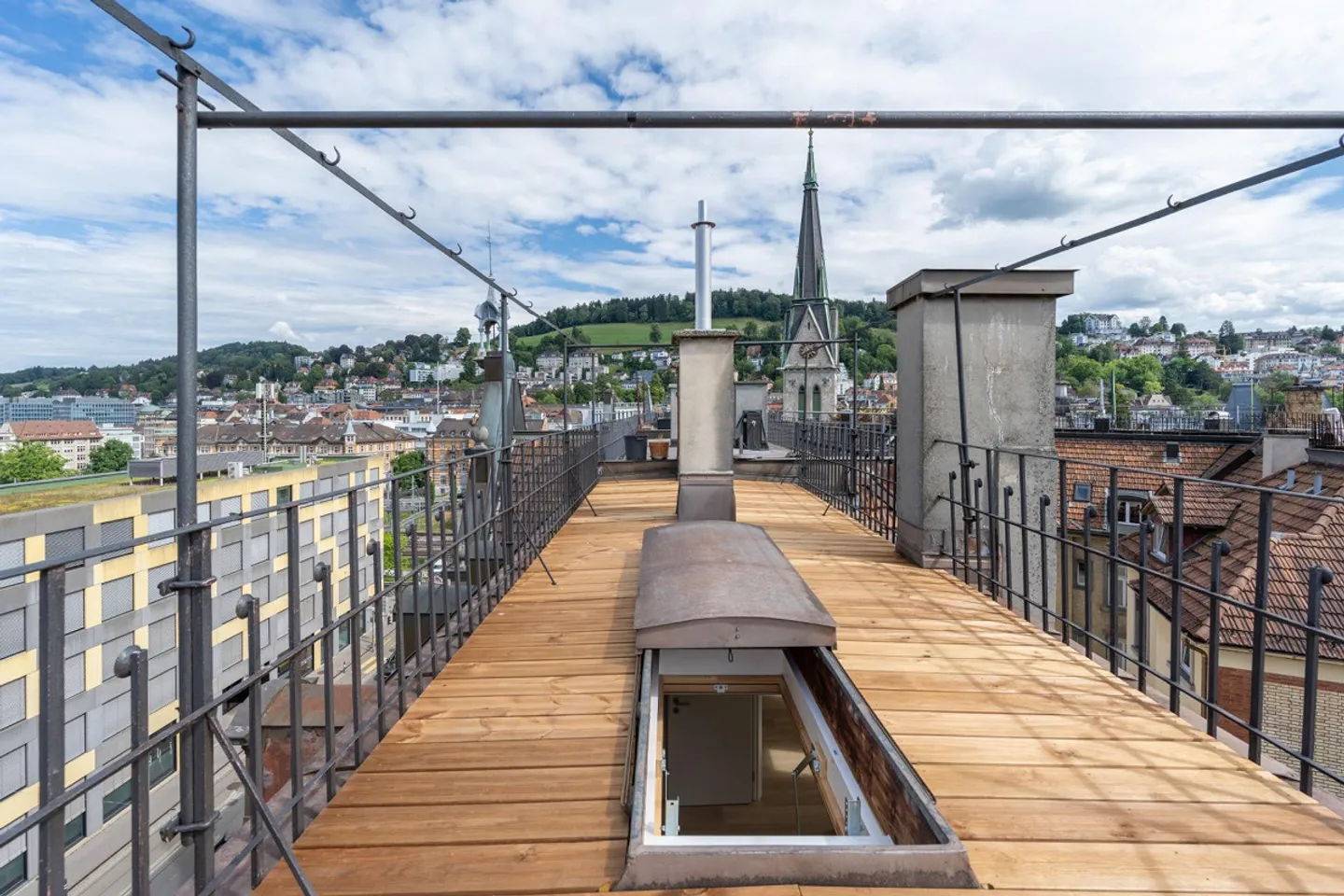 MAISONETTE APARTMENT WITH PRIVATE ROOF TERRACE - FIRST OCCUPANCY - Photo 1 of 10