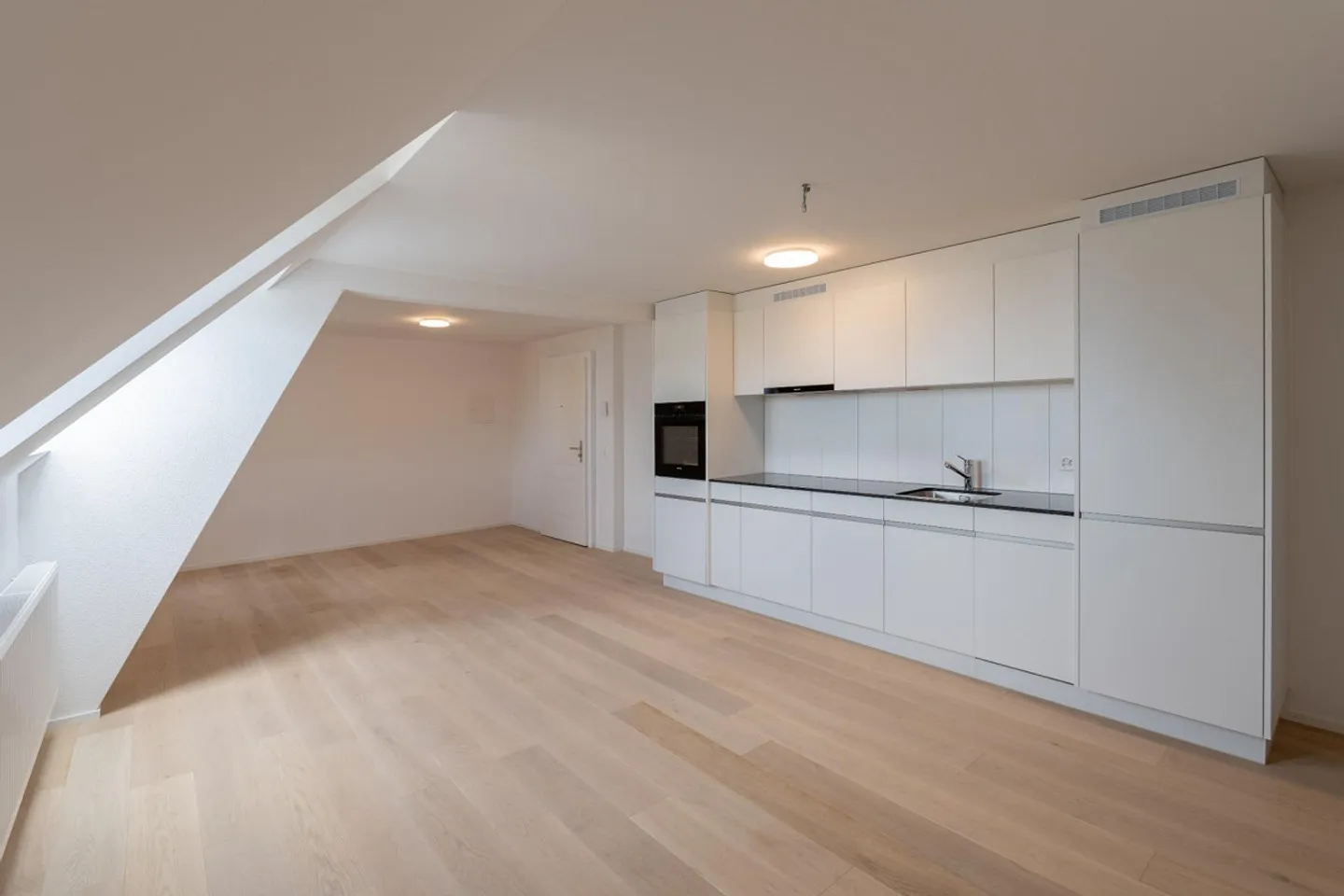 MAISONETTE APARTMENT WITH PRIVATE ROOF TERRACE - FIRST OCCUPANCY - Photo 3 of 10