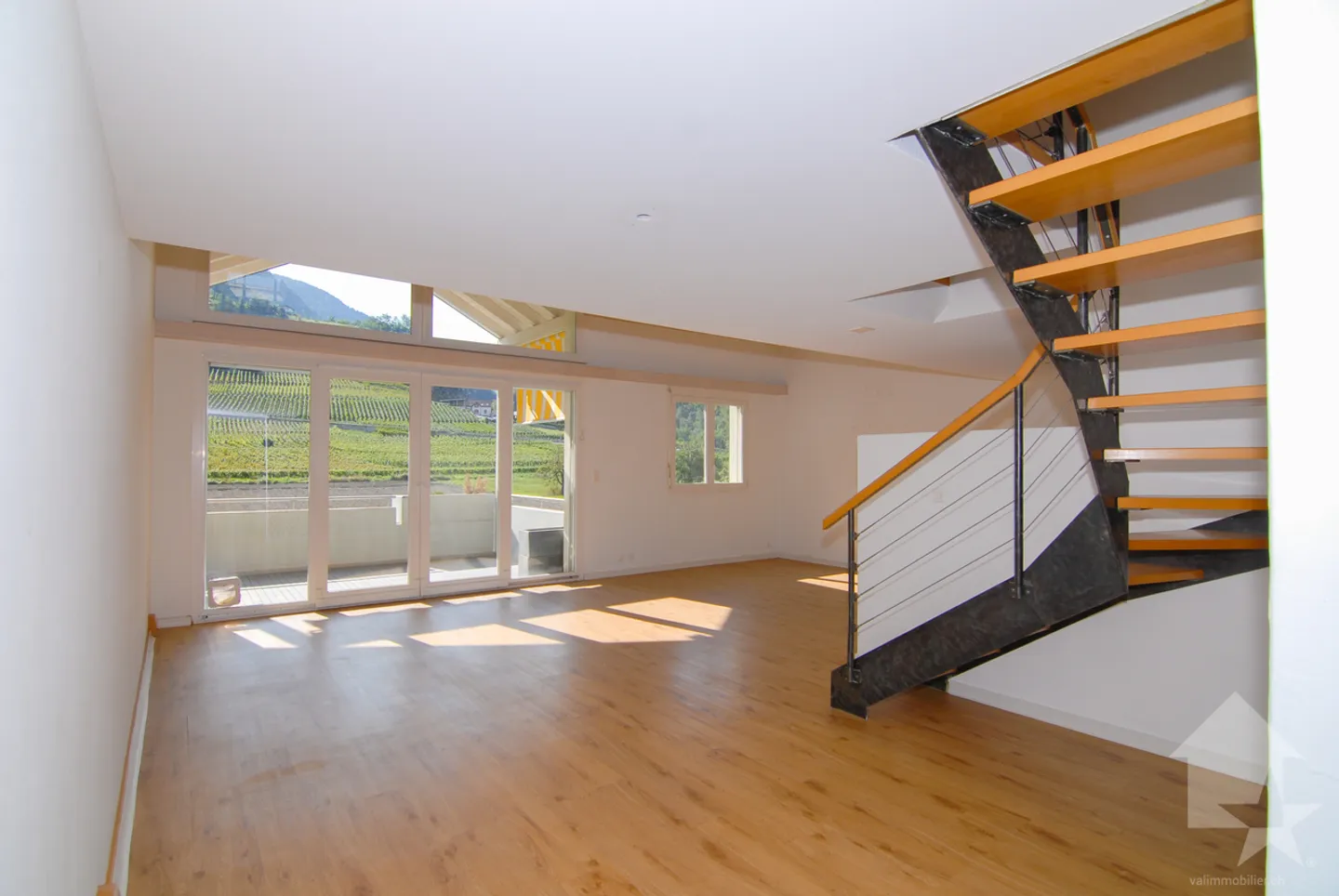 Spacious 5.5 room apartment with a free view in Bramois - Photo 2 of 19