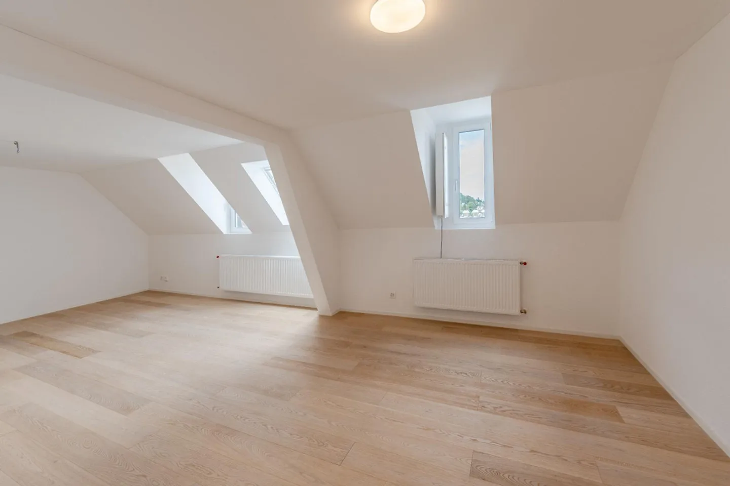MAISONETTE APARTMENT WITH PRIVATE ROOF TERRACE - FIRST OCCUPANCY - Photo 5 of 10