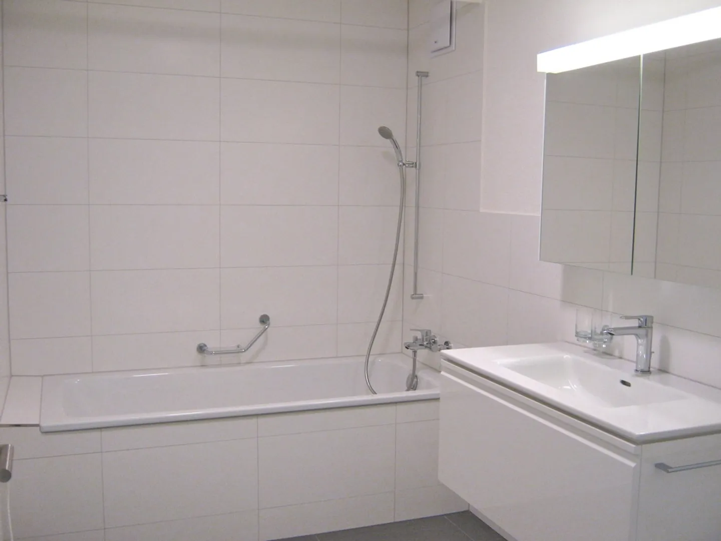grosse 2.5 Zimmer-Wohnung mit 72 m2, an zentraler Lage - Photo 6 sur 9