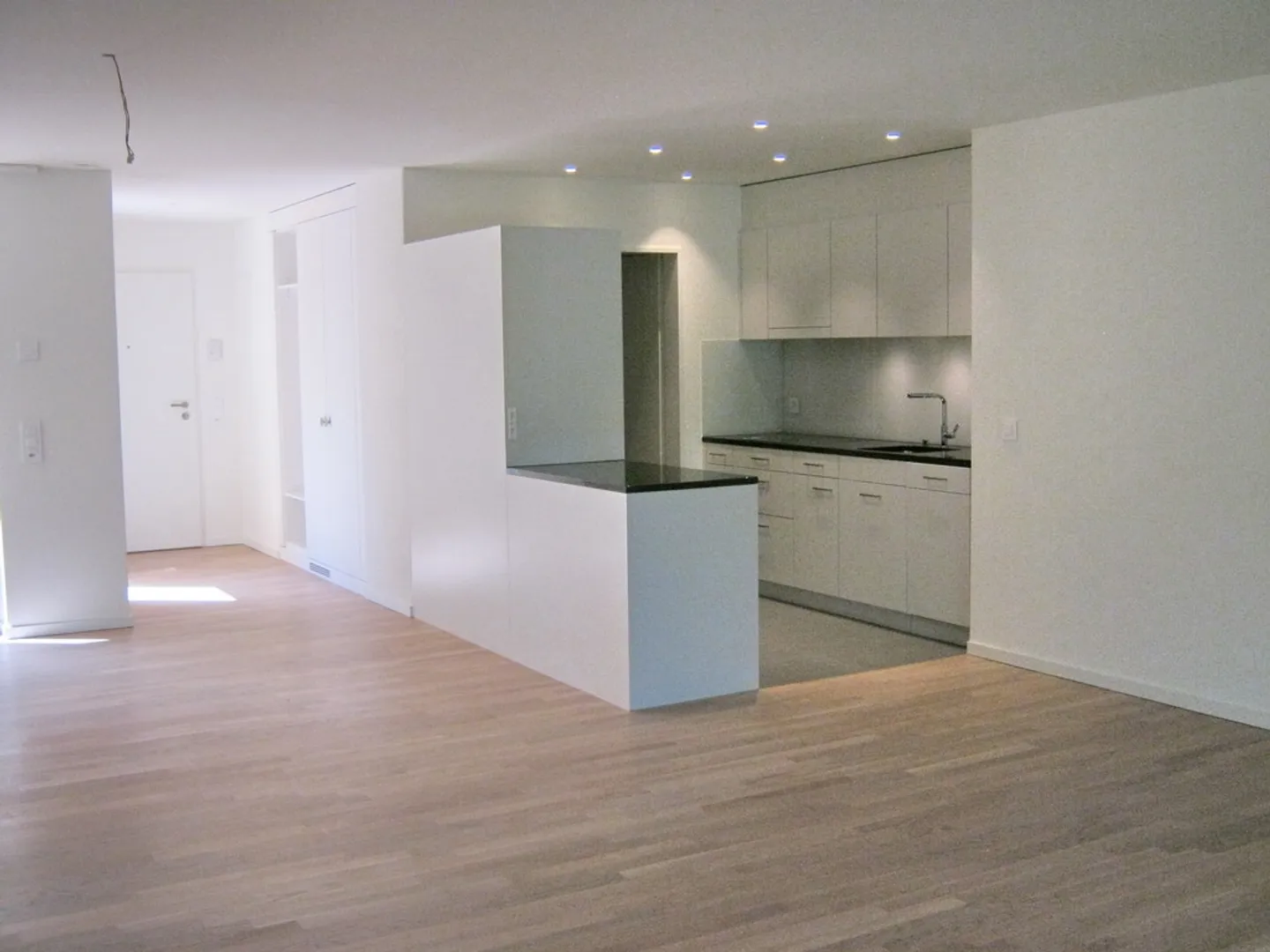 grosse 2.5 Zimmer-Wohnung mit 72 m2, an zentraler Lage - Photo 1 sur 9