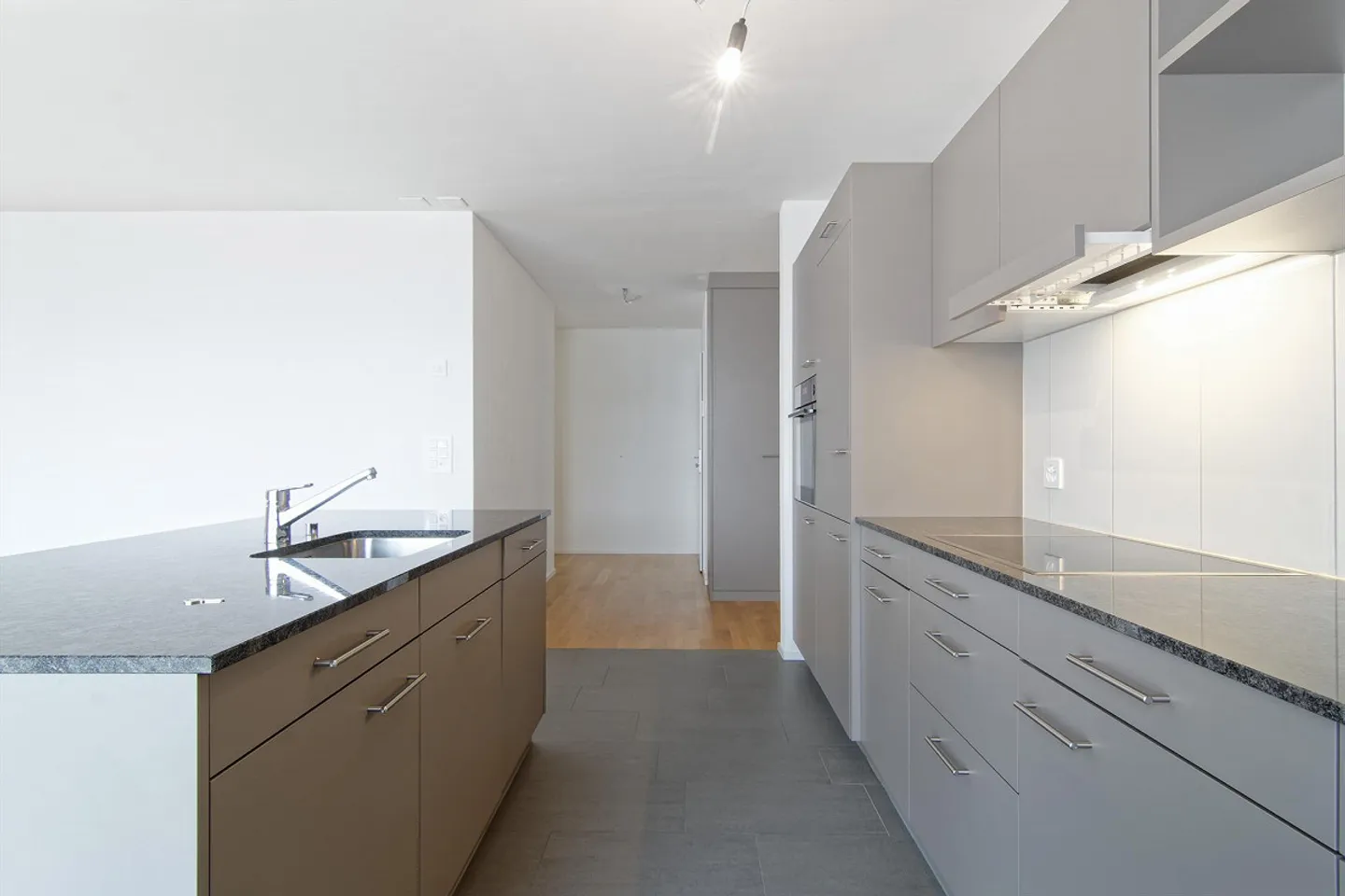 4.5 Zimmer-Wohnung mit grossem Balkon - Foto 4 von 16