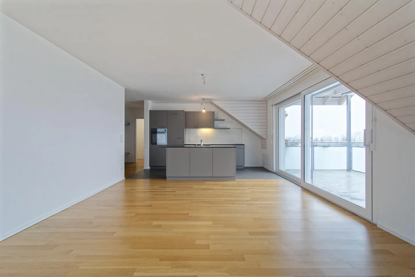 4.5 Zimmer-Wohnung mit grossem Balkon - Foto 3 von 16