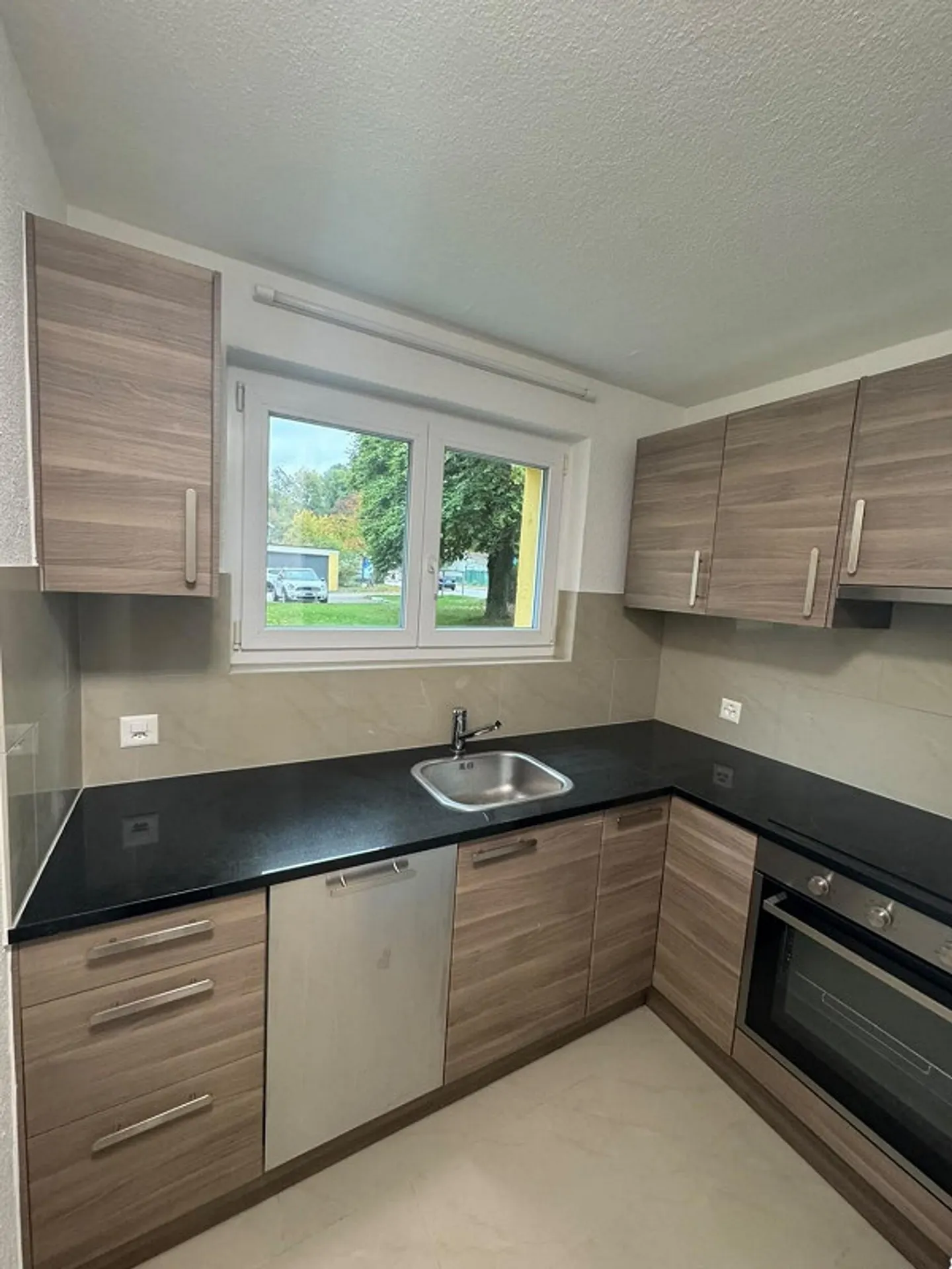 Charmante 2.5-Zimmer-Wohnung - Foto 2 von 8