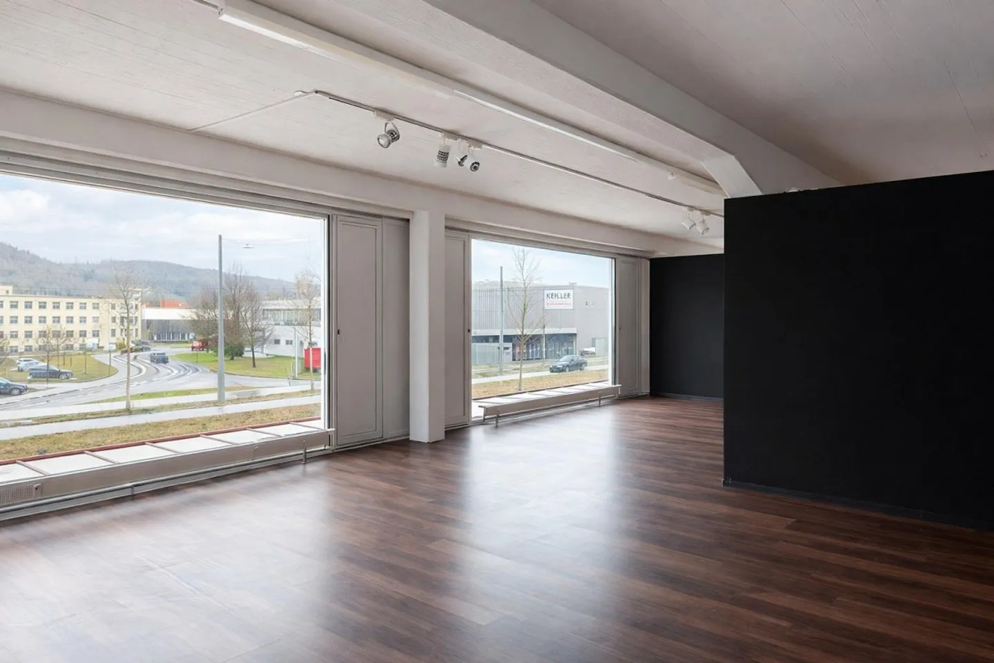 Vielseitige Gewerbefläche in Spreitenbach - Foto 1 von 6