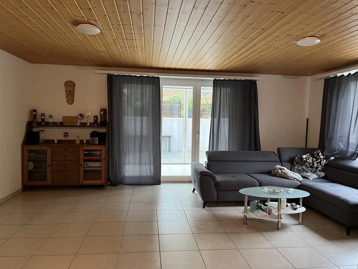 Appartement spacieux de 4,5 pièces au rez-de-chaussée - Photo 2 sur 19