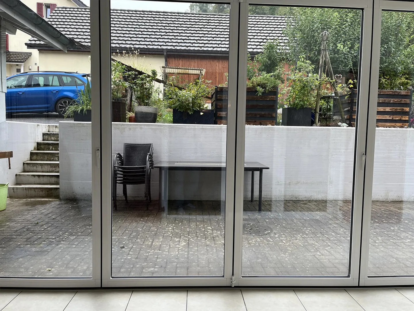 Appartement spacieux de 4,5 pièces au rez-de-chaussée - Photo 5 sur 19