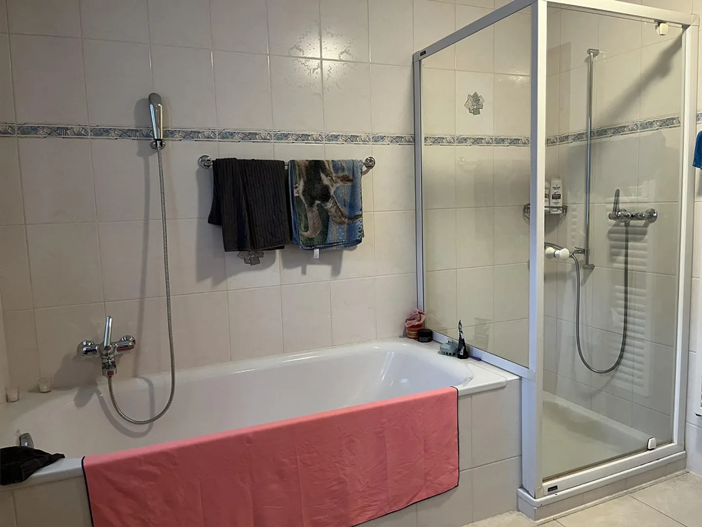 Appartement spacieux de 4,5 pièces au rez-de-chaussée - Photo 11 sur 19