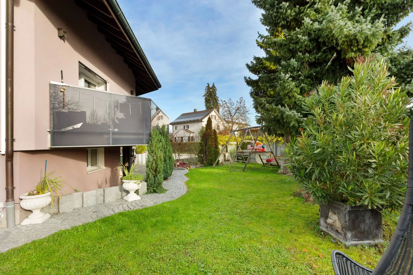 Casa unifamiliare di 7,5 stanze con giardino idilliaco a Weinfelden - Foto 9 di 12