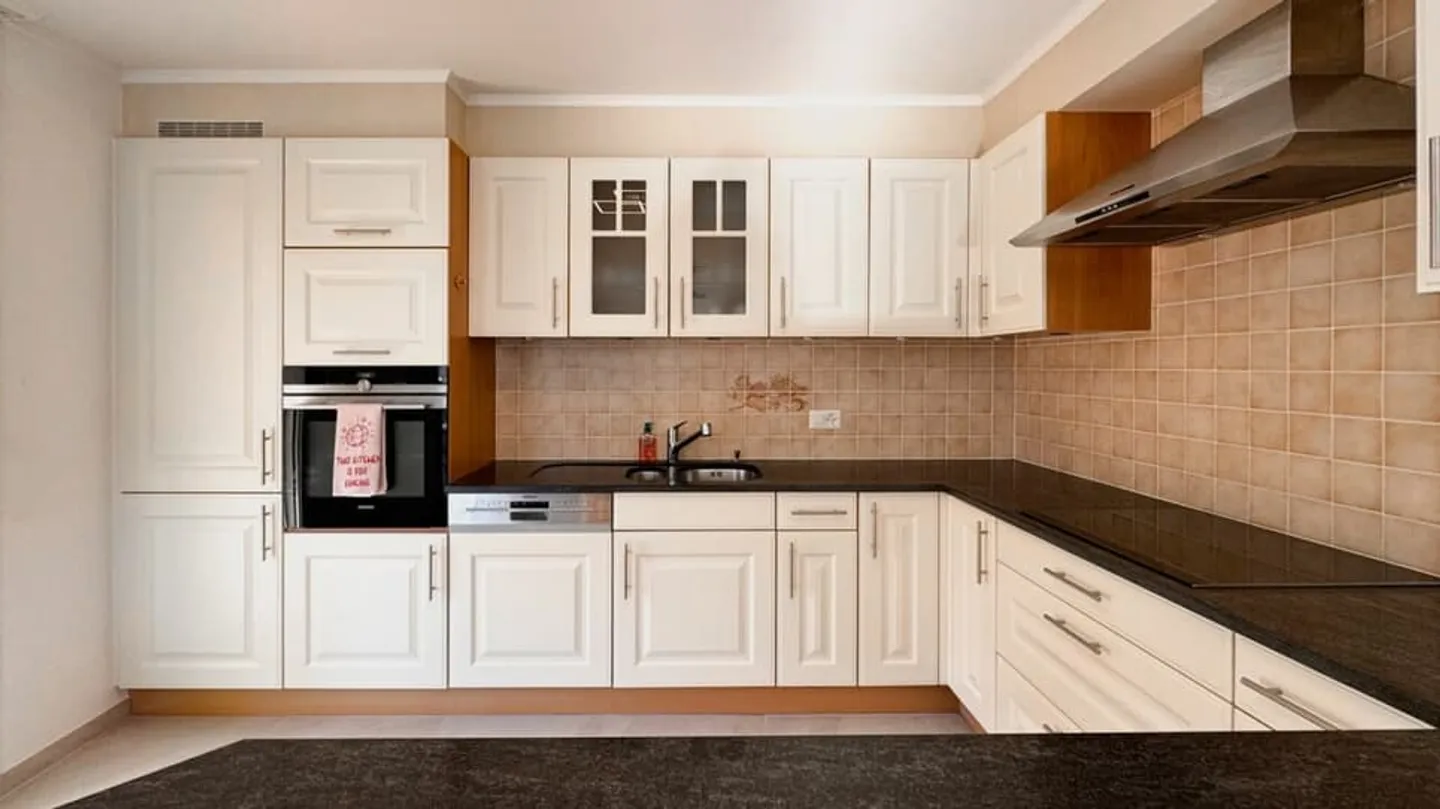 Appartamento moderno con 3 camere da letto e balcone, ristrutturato nel 2025 - Foto 2 di 13