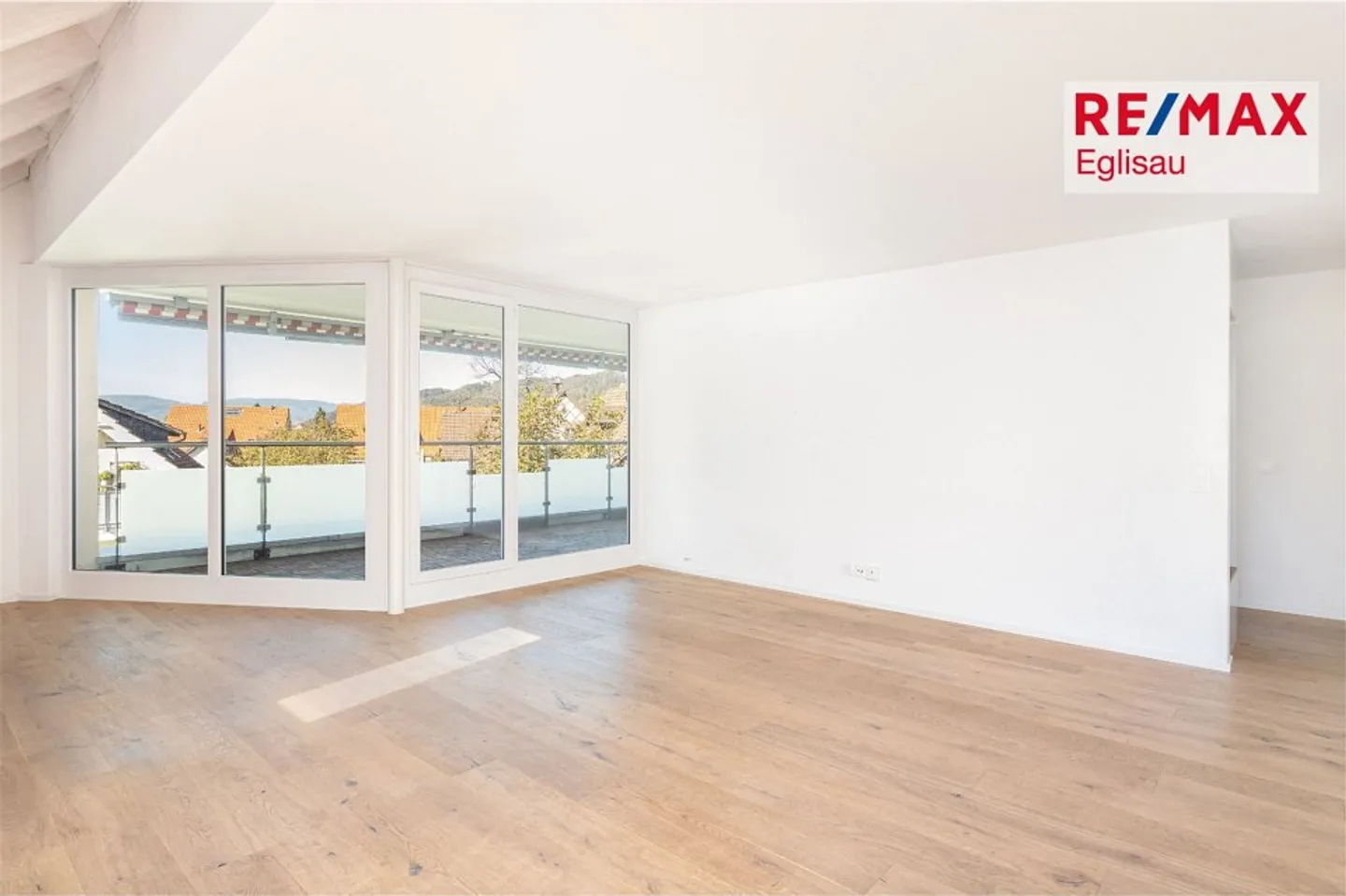 High standard of construction and quiet location! - Photo 3 of 11