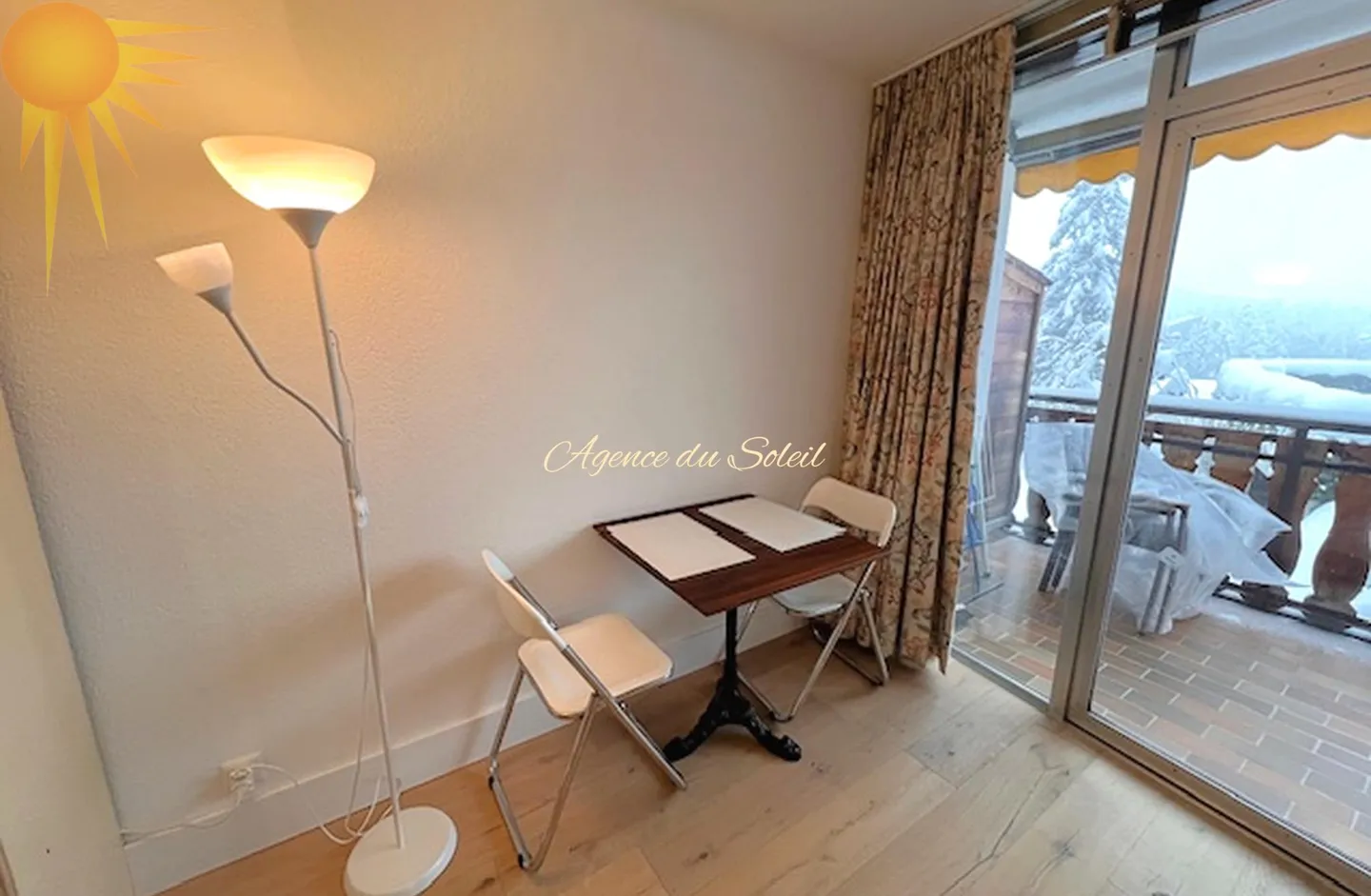 Charming Studio with Balcony - Photo 5 of 14