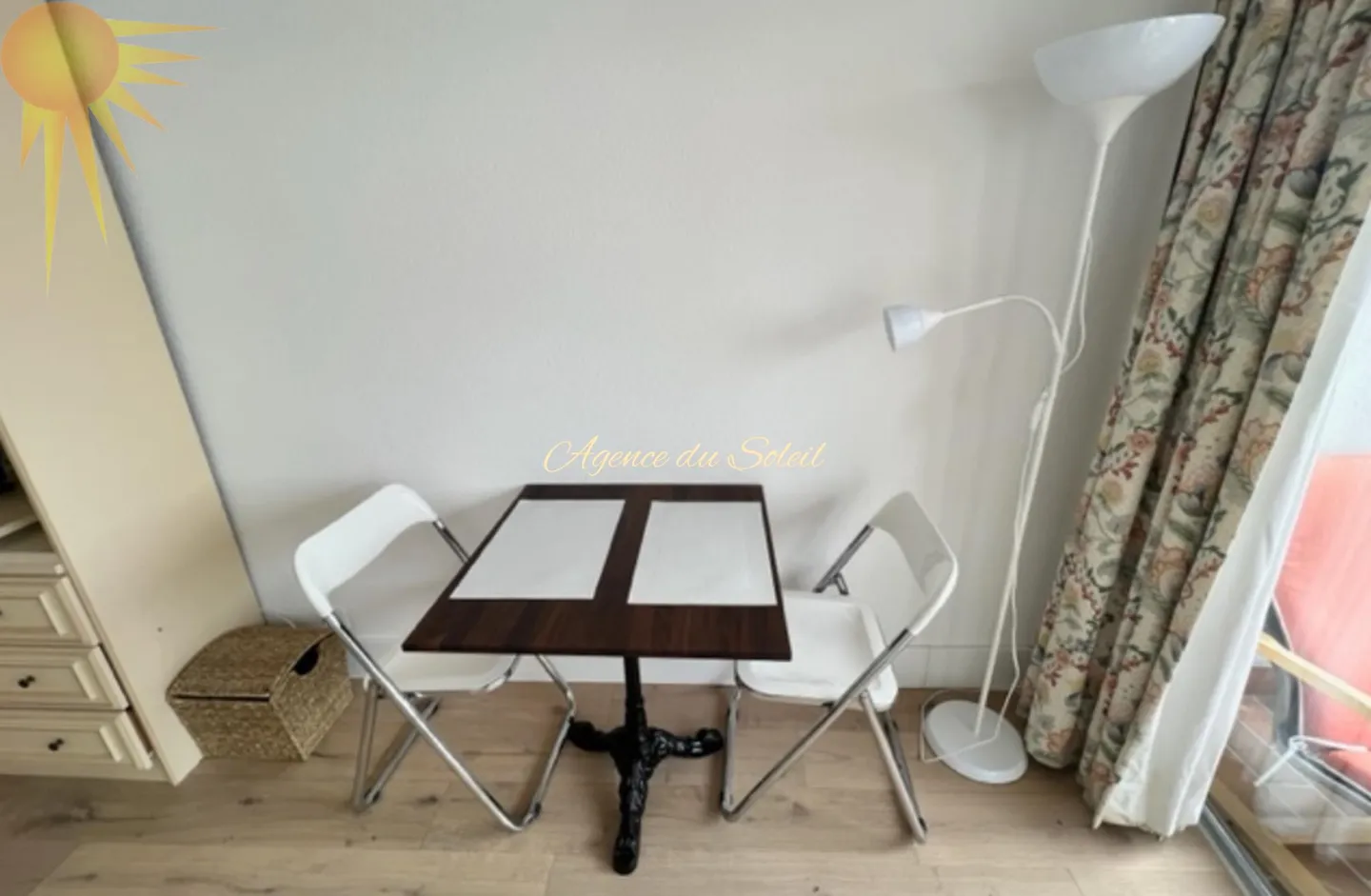 Charming Studio with Balcony - Photo 6 of 14