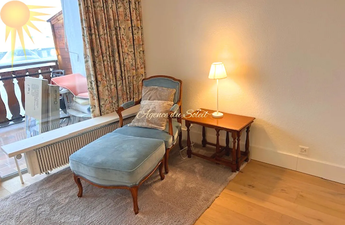 Charming Studio with Balcony - Photo 7 of 14
