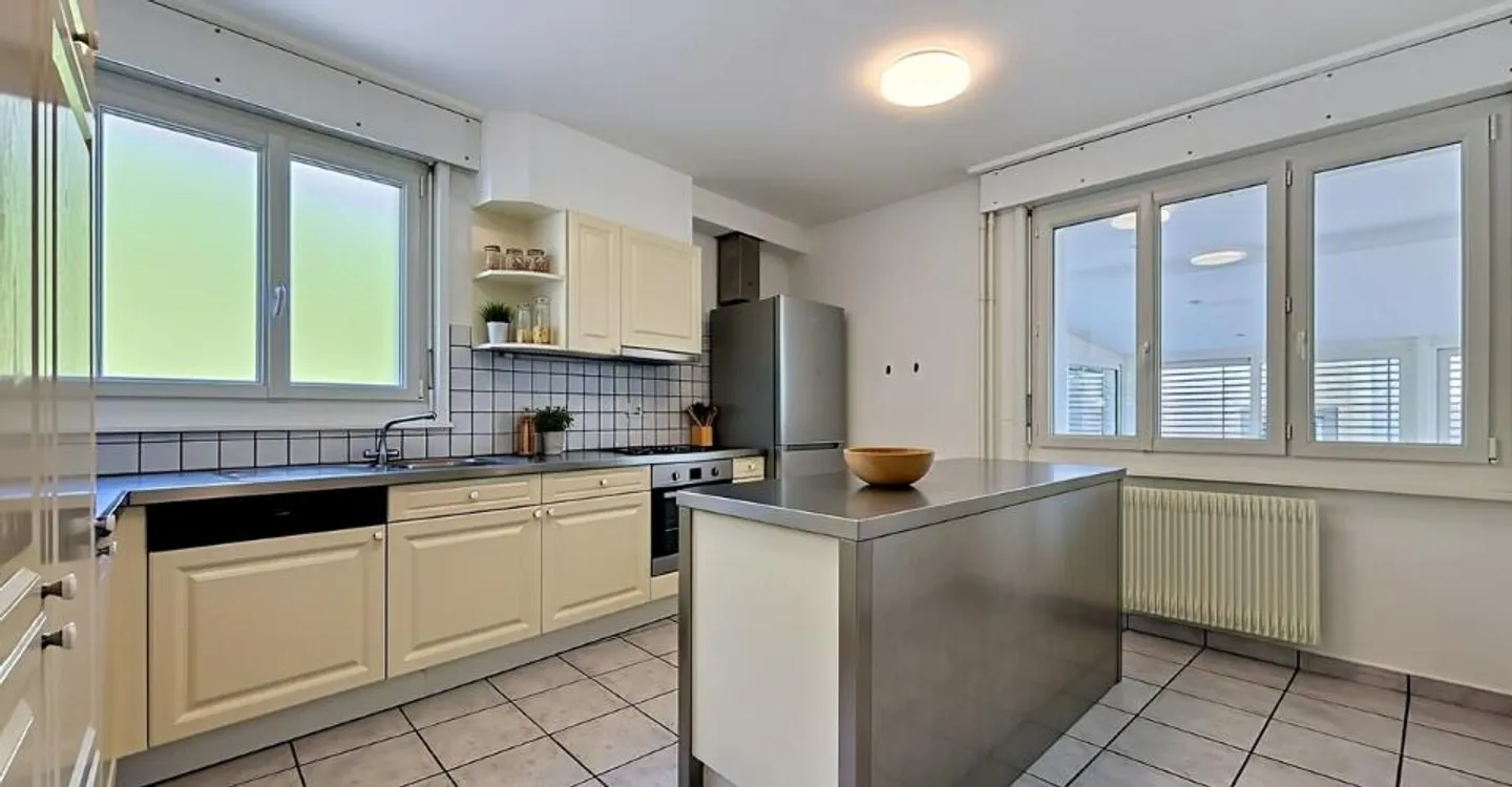 Appartamento di 4.5 locali con veranda e terrazza nel centro di Romont - Foto 2 di 7