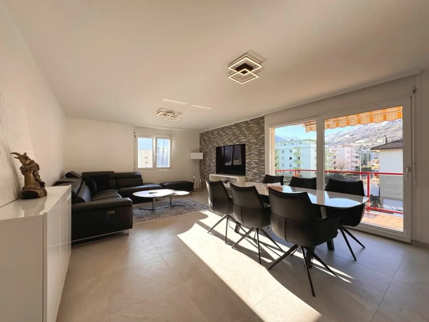 Appartamento moderno con 3 camere da letto e balcone, ristrutturato nel 2025 - Foto 4 di 13